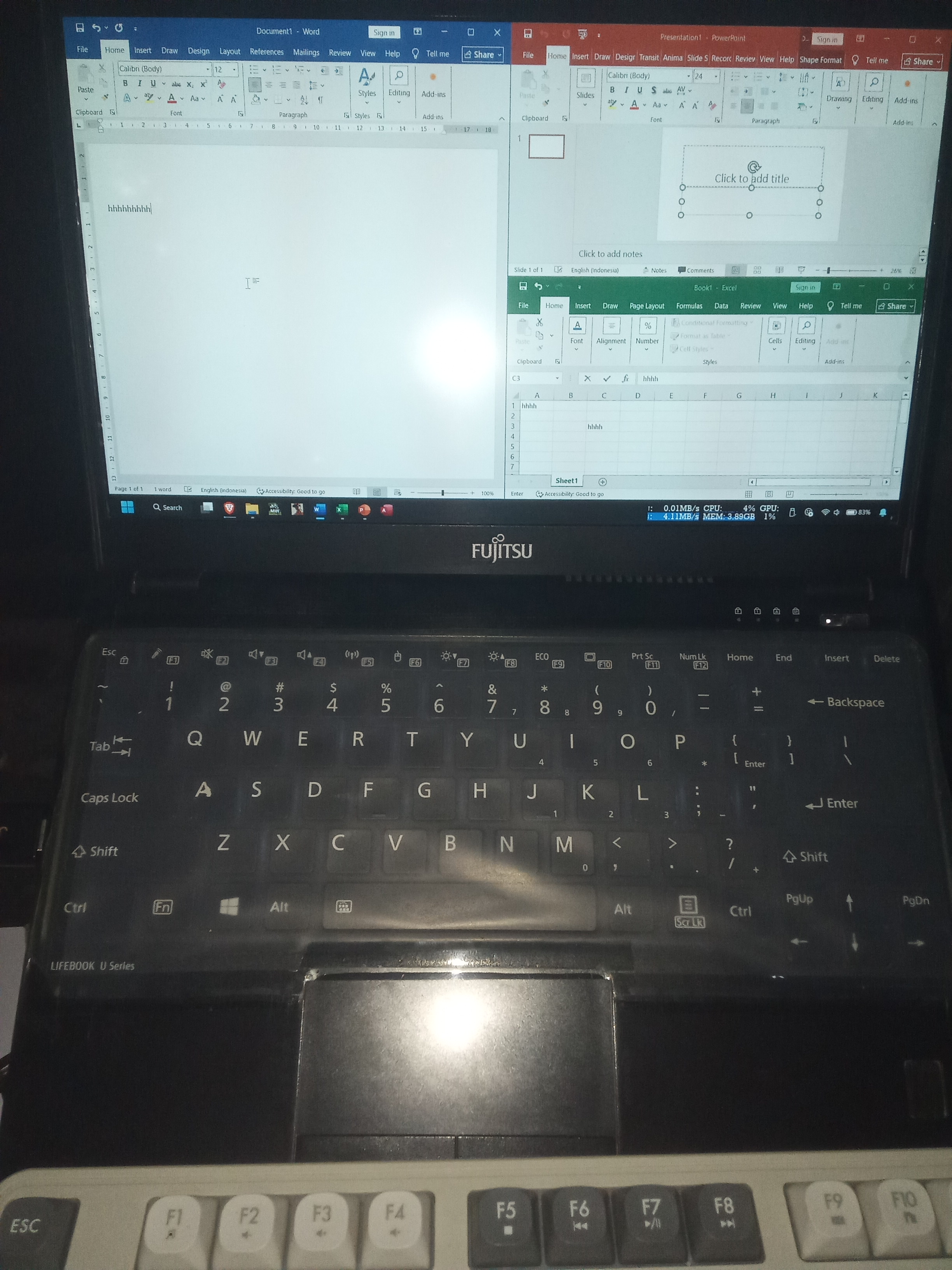 Fujitsu Lifebook U939 tampak depan